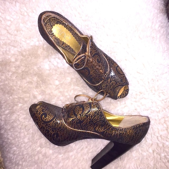 Zinc  Peep Toe Platform Heel Pumps - Picture 2 of 9